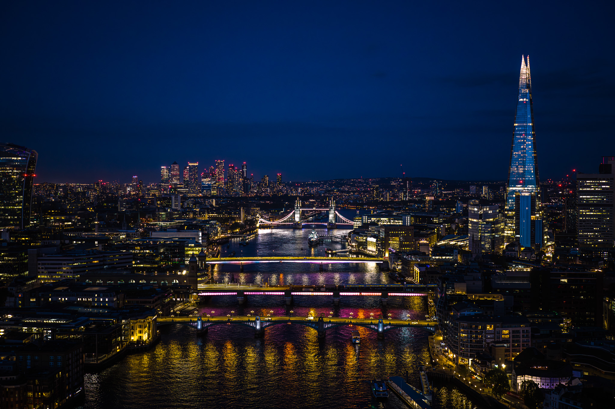 Skyline von London bei Nacht
